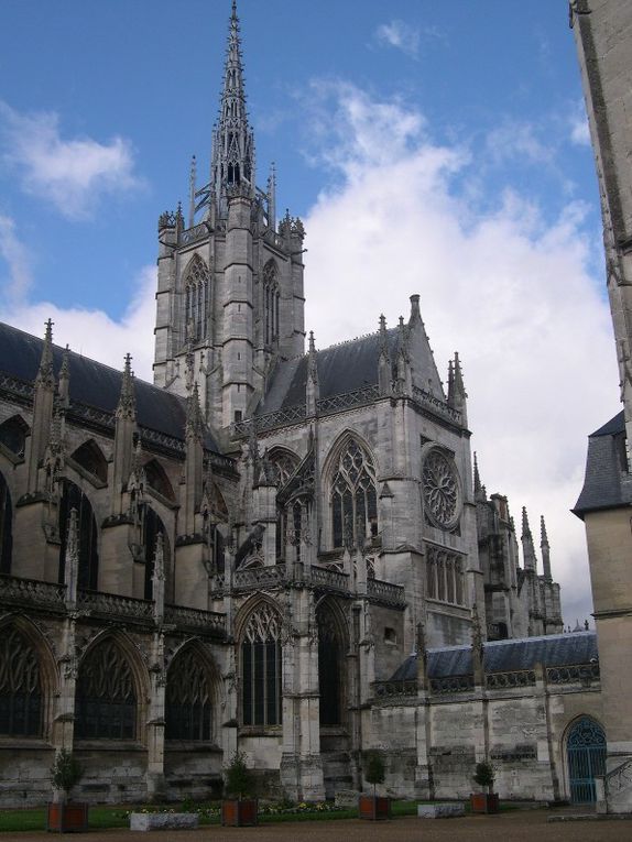 Entre le Mont Saint Michel, Evreux et Cherbourg