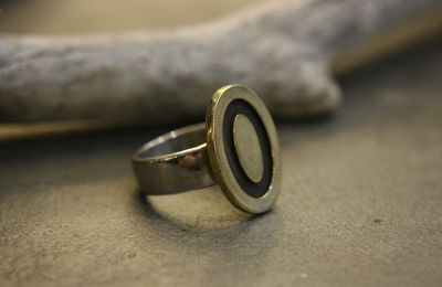 Bague bouton, laiton et argent