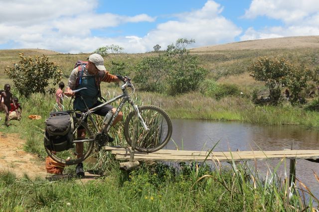 traversée des montagnes pour Andapa