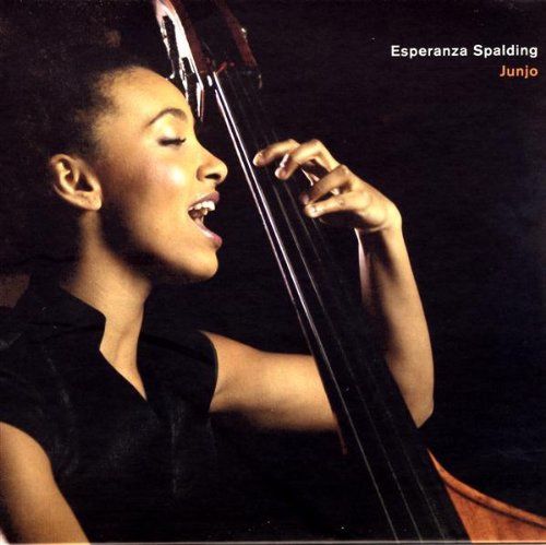 Esperanza Spalding cantante y bajista estadounidense de jazz ganadora del Premio Grammy a la Artista Revelación del Año 2011>>