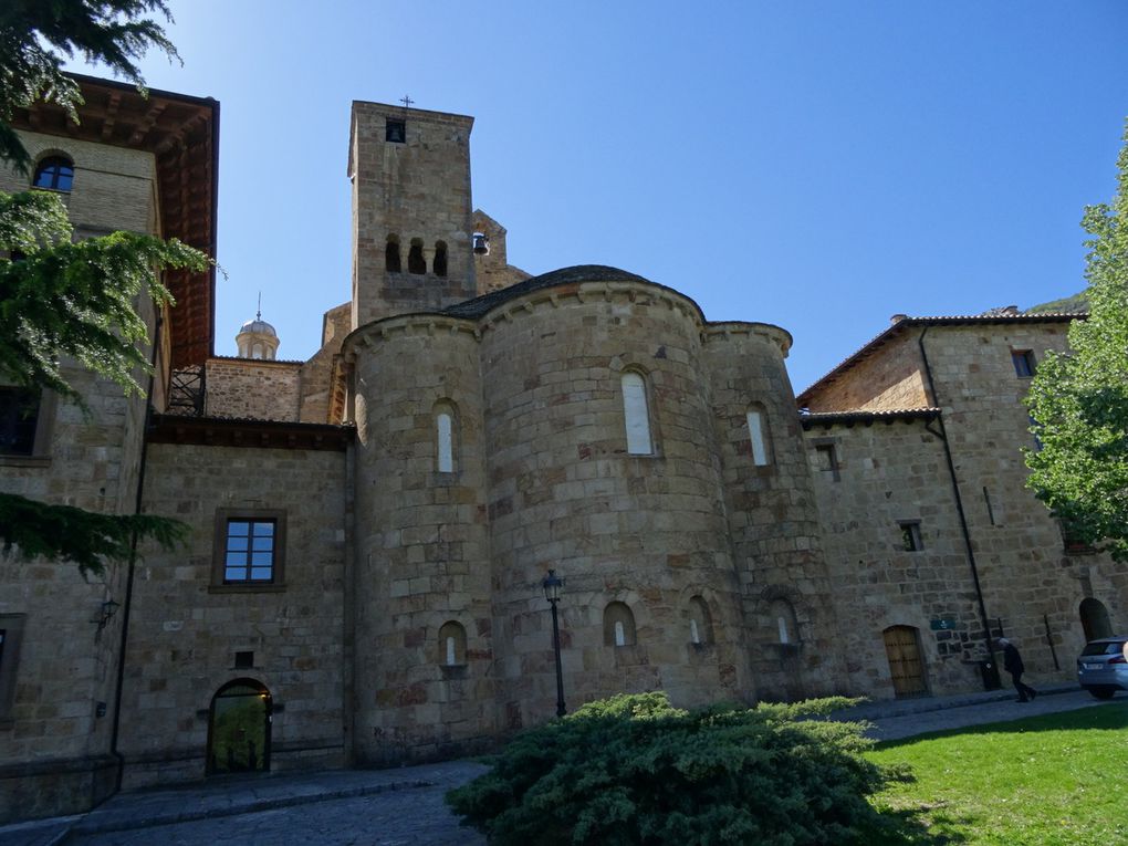 RONCEVEAUX : Collégiale, cloître, musée - Monastère de La LEYRE - Château de JAVIER