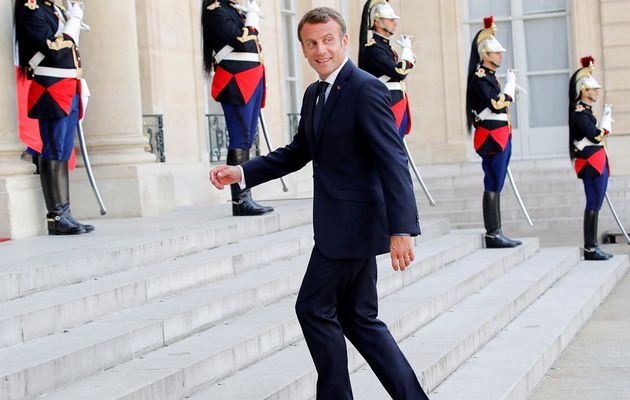 Macron veut enlever 2 semaines de vacances 2019