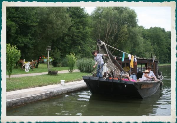 Belle journée  Chatillonaise sur la Caravane de Loire 2008.
premier bivouac après le départ de Montargis...