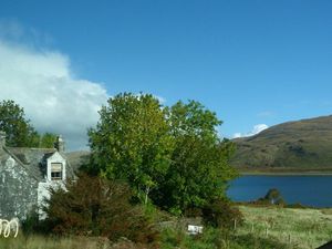 Pour rejoindre Portree, le mignon petit port au nord de l'île, on prend le bus. Le stabilisateur sur l'appareil photo est mon ami.