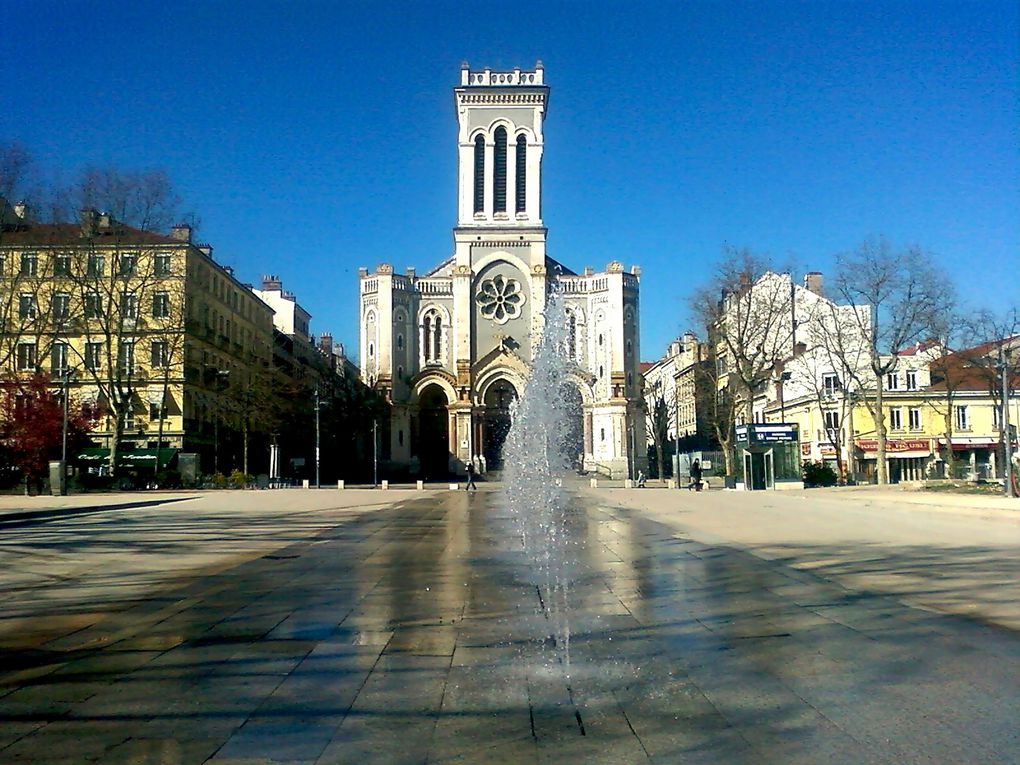 Quelques photos sans prétention du quartier, prises au détour des promenades. Parce que c'est un ensemble de petites et grandes choses, immuables ou éphémères, qui fait un quartier vivant et agréable à vivre, l'album évoluera au fil du temps.