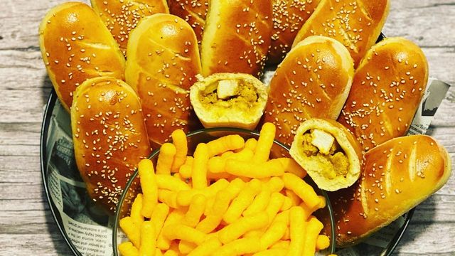 Petits pains à la semoule farcis au poulet & mozarella