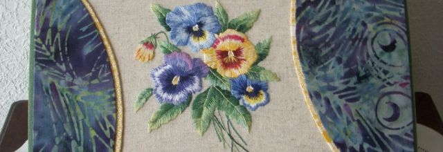 CARTONNAGE BRODE: LA BOITE AU BOUQUET DE PENSEES