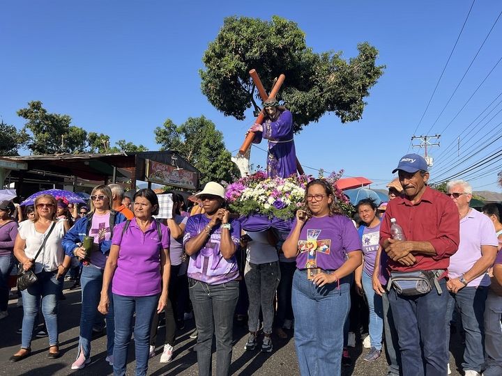 Feligreses católicos y devotos acompañaron al Nazareno en Guacara y Yagua con la presencia del alcalde Castañeda y esposa