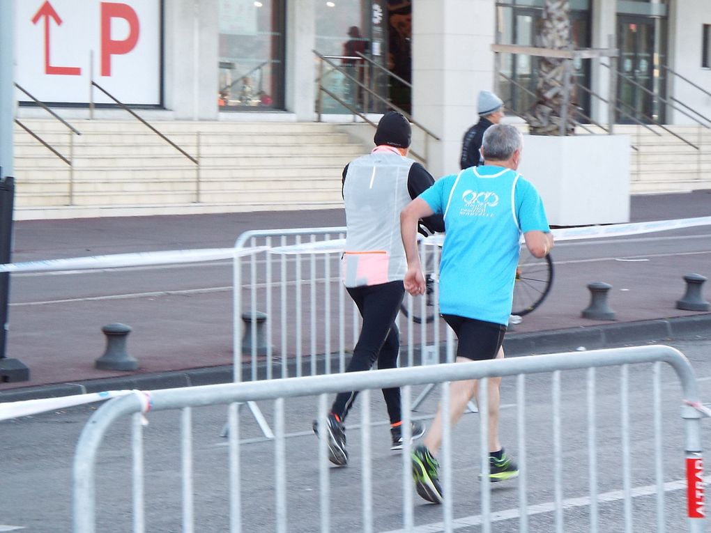 Les différents passages des coureurs du 10km de la Provence à David