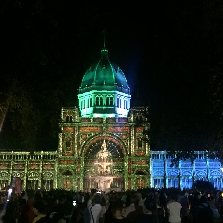 La Whitenight confirme que  Melbourne est la capital culturelle du pays! Lumière, Musique Artiste, Street Art, 3D tous ces éléments réunis pour nous embarquer le temps d'une nuit à la découverte de la ville ...