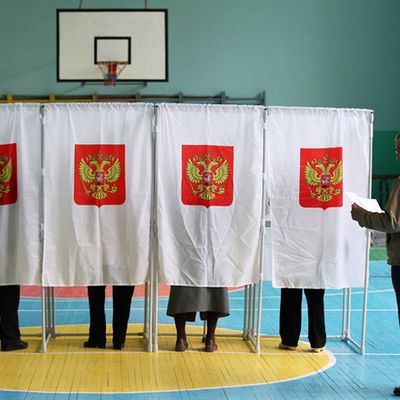 « Vieux amis du Kremlin » : quels experts étrangers ont observé les élections russes ?
