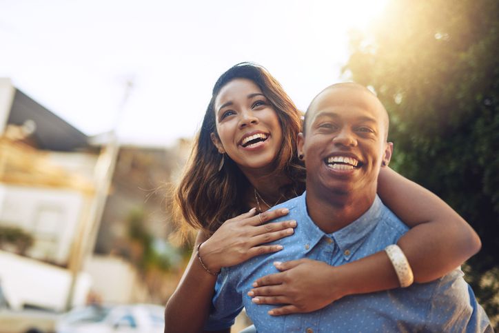 un couple heureux