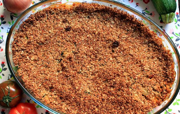 Crumble tomates-courgettes, avoine et noisette végétalien