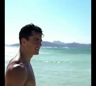 le beau garçon de la plage