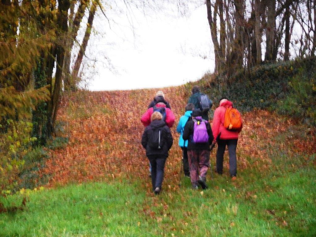 En chemin, avec une halte à l'ancien lavoir de Véel