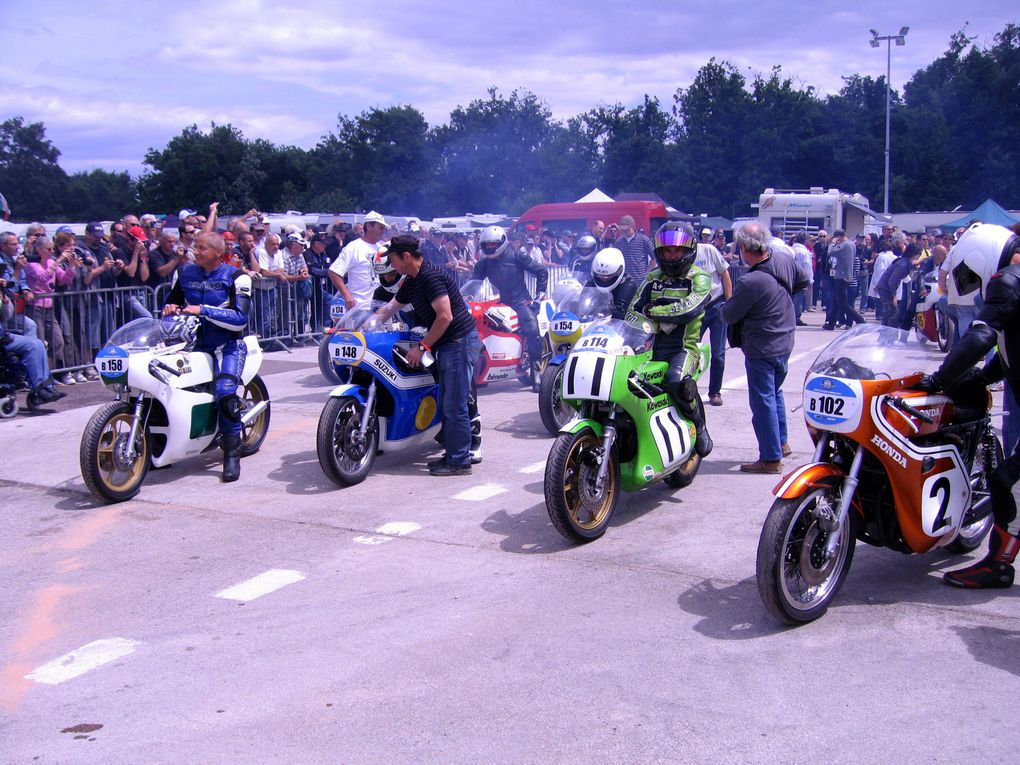 Photos Coupes Moto Legende 2011-2 Dijon Prenois
démonstrations motos et side car anciens sur piste