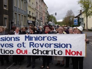 Manifestation des veuves et retraités des mines en 2010 à Hayange