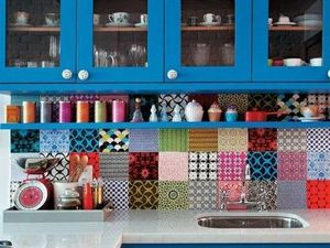 Avec une crédence haute en couleurs, quelle déco pour ma cuisine ?