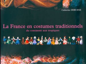 Mes livres, recommandés pour avoir les descriptions et explications des costumes imprimés