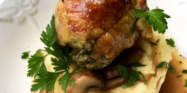 Poulets farcis aux herbes