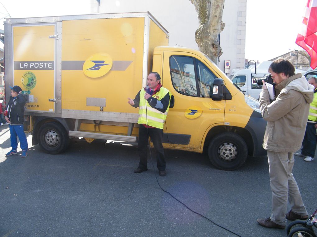 A l'appel de notre section Comminges et de Sud, les postiers ont répondu en grande majorité présents pour ce rassemblement de protestation contre la stratégie de La Poste. Les facteurs d'Aspet, Montréjeau, St Martory, Barbazan, Luchon et St-Gaud