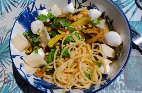 Spaghettis 🍝 de courgettes en pesto coriandre 🌿 pistaches