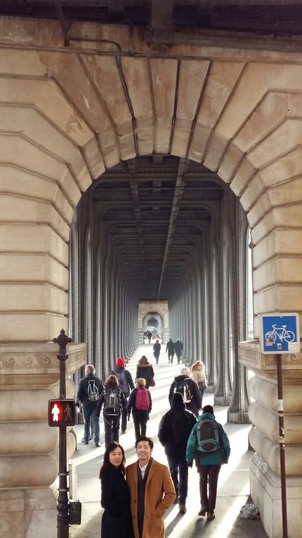 La Tour Eiffel et les Arcades du Louvre et une très jolie sortie de métro !