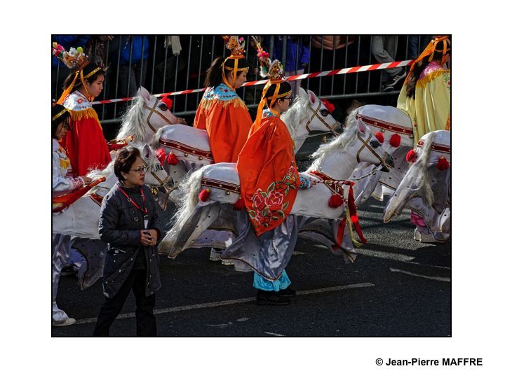 Pour mettre fin à l'année du chien, nous avons fêté en février 2019 celle du cochon. Une occasion d'admirer le défilé grandiose et éblouissant qui a eu lieu, comme tous les ans, dans le 13eme arrondissement de Paris.