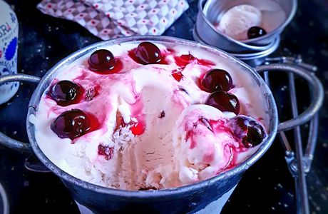 Glace aux cerises amarena