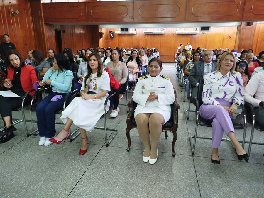 Nancy de Lacava en el Clec: “Las mujeres hemos crecido unidas y hoy también honramos la ciencia”