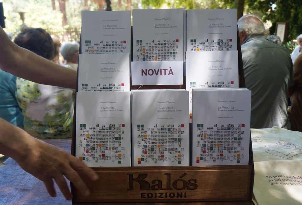 Le foto sono state realizzate da Maurizio Crispi in occasione della presentazione del volume a "Una Marina di Libri". Seguono due foto realizzate (Sandro Riotta?) in occasione di una delle visite guidate al quartiere La Meschita".