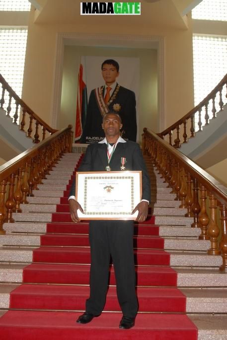 Les XV Makis de Madagascar, vainqueur de la Namibie, lors de la CAN 2012 de rugby, faits Chevaliers de l'Ordre national malagasy. Photos Harilala Randrianarison. www.madagate.com