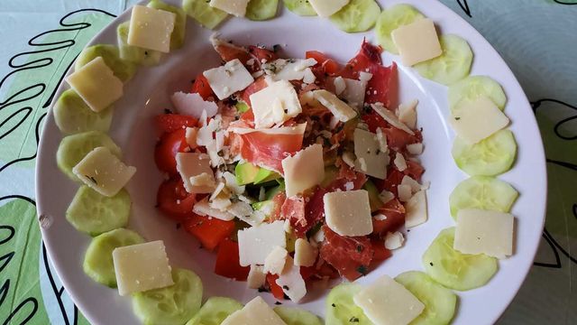 Salade de crudités au jambon Serrano