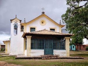 L'extérieur et l'intérieur de la chapelle de Sao José de Genipapo.