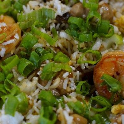 Riz cantonnais au poulet et sauce soja