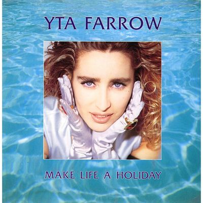 yta farrow, une chanteuse française à la voix aigüe mais puissante lui permettant d'être à l'aise dans tous les courants musicaux