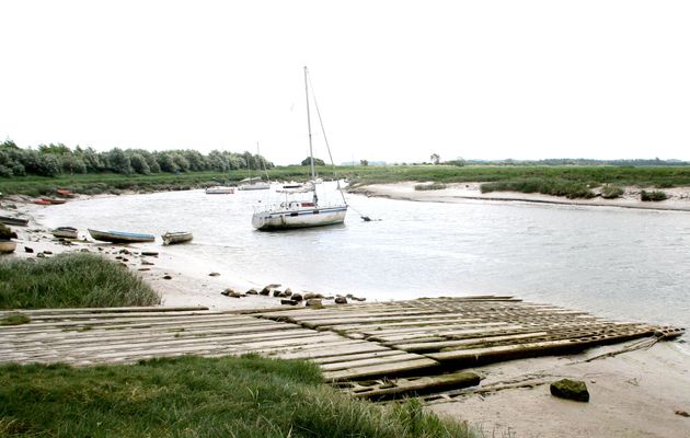 DIRIGEONS NOUS VIRTUELLEMENT VERS LE PETIT PORT DE LA MADELON À DIFFÉRENTES HEURES DE LA JOURNÉE AVEC LES PHOTOS DE DANIELLE ET ROSELINE  