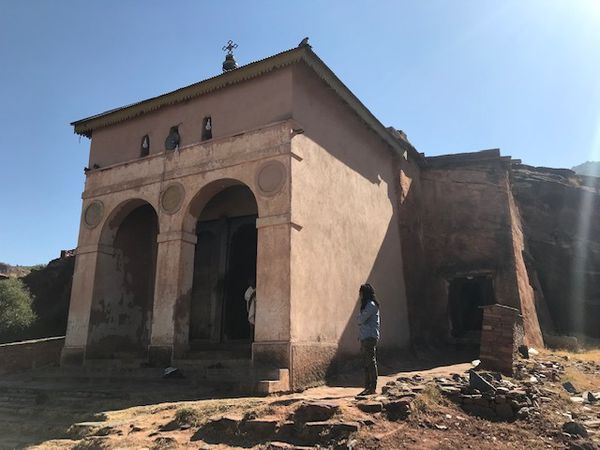 Nous voici rendu à l'église Michel Imba  ( VI ème siècle )