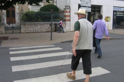 L'oeil dans une paille (2/4) près de la République