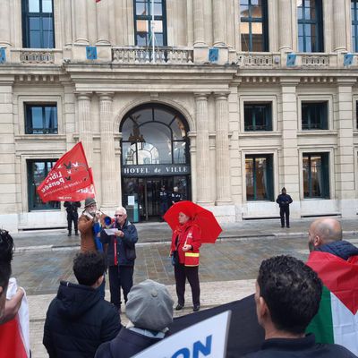 CANNES CE MATIN : UNE CENTAINE DE PARTICIPANTS (MALGRÉ LA MÉTÉO) À LA MARCHE POUR LE CESSEZ-LE-FEU TOTAL ET PERMANENT À GAZA !