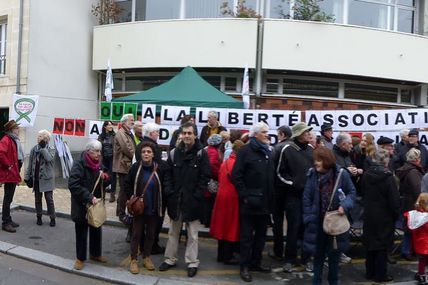 Docteur Bernard Coadou à Bordeaux victorieux de sa lutte contre l’ordre des médecins.