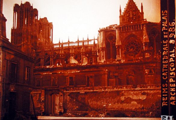 La Cathédrale et le Palais du Tau - Plaque de Verre