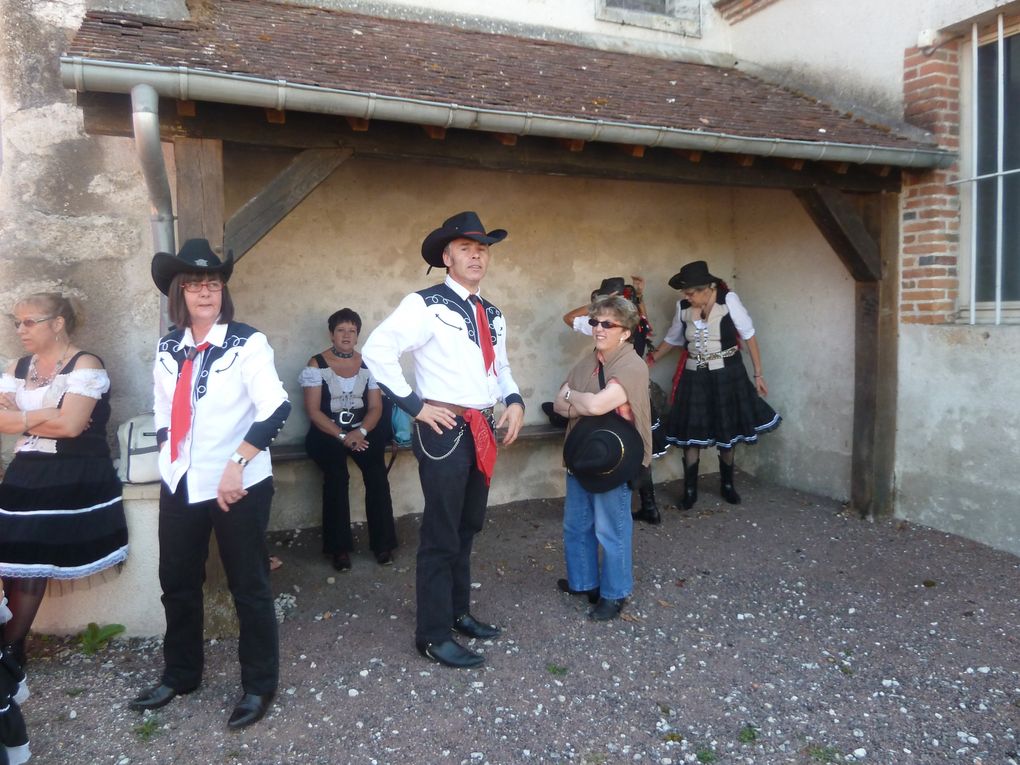 Belle démo à ADON avec au final un tour de barque et un repas champètre