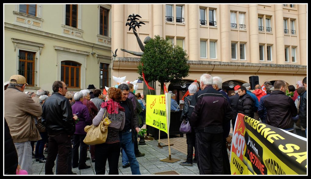 Rassemblement place de l'Europe avec lâché de ballons et le repas "champêtre"