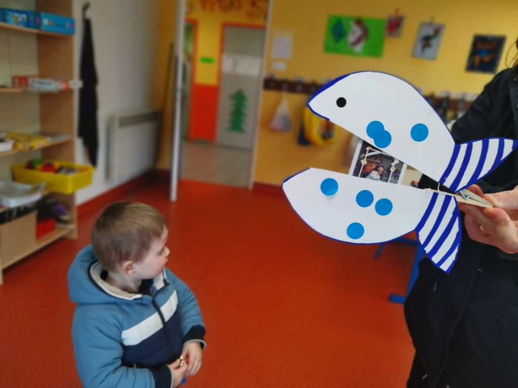 PARCOURS DE MOTRICITÉ, VISITE DE LA  CLASSE MATERNELLE, ÉCHANGES  AVEC L ÉQUIPE PÉDAGOGIQUE, POT, BRICOLAGE POUR LES FUTURS ÉLÈVES DE LA CLASSE MATERNELLE, POT 