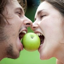 Sur OOmeet, croquez votre pomme d’amour avec quelqu’un