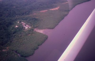 Village sur la Gongoué, estuaire du Gabon