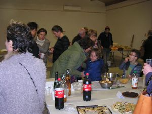      La table , centre d'intérêt très fréquenté !!!!!!