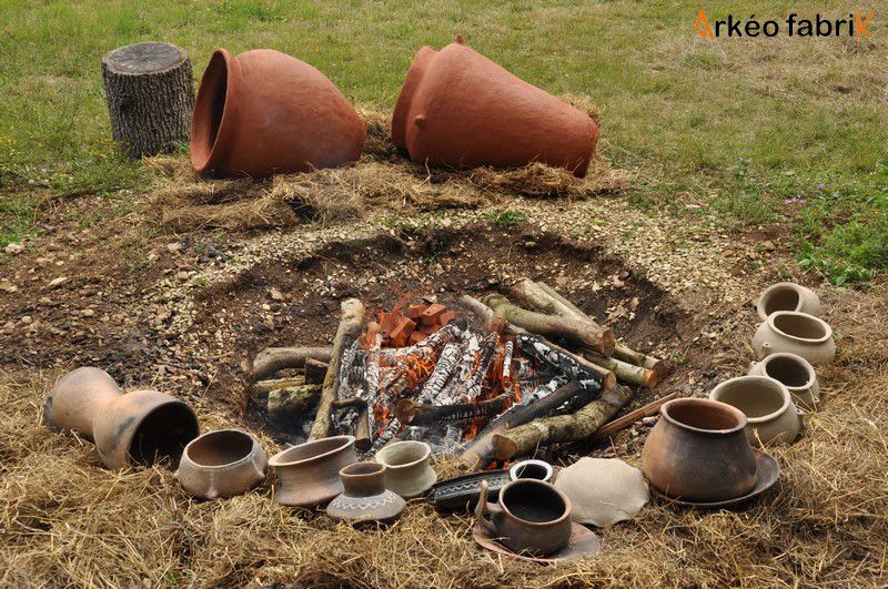 Démarrage de la cuisson par un feu de préchauffage des vases et de la structure foyère.