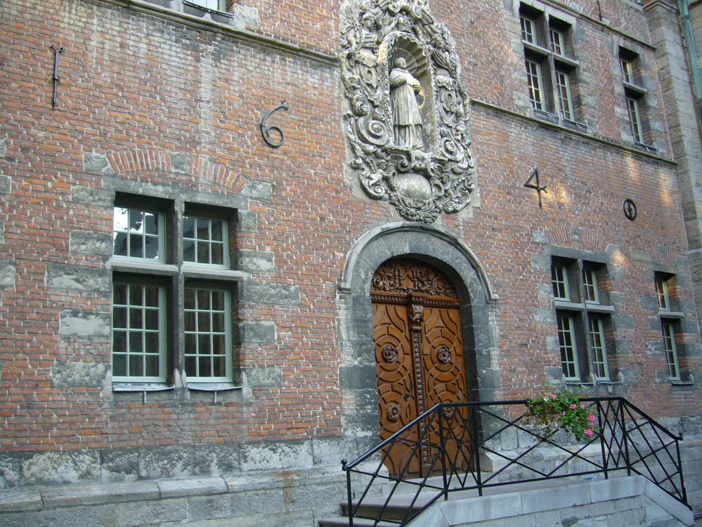 L'académie Saint-Grégoire (académie diocésaine d'orgue liturgique) est installée dans le Séminaire de Tournai, un haut lieu spirituel, dont l'incomparable valeur architecturale s'exprime dès qu'on a franchi le porche.